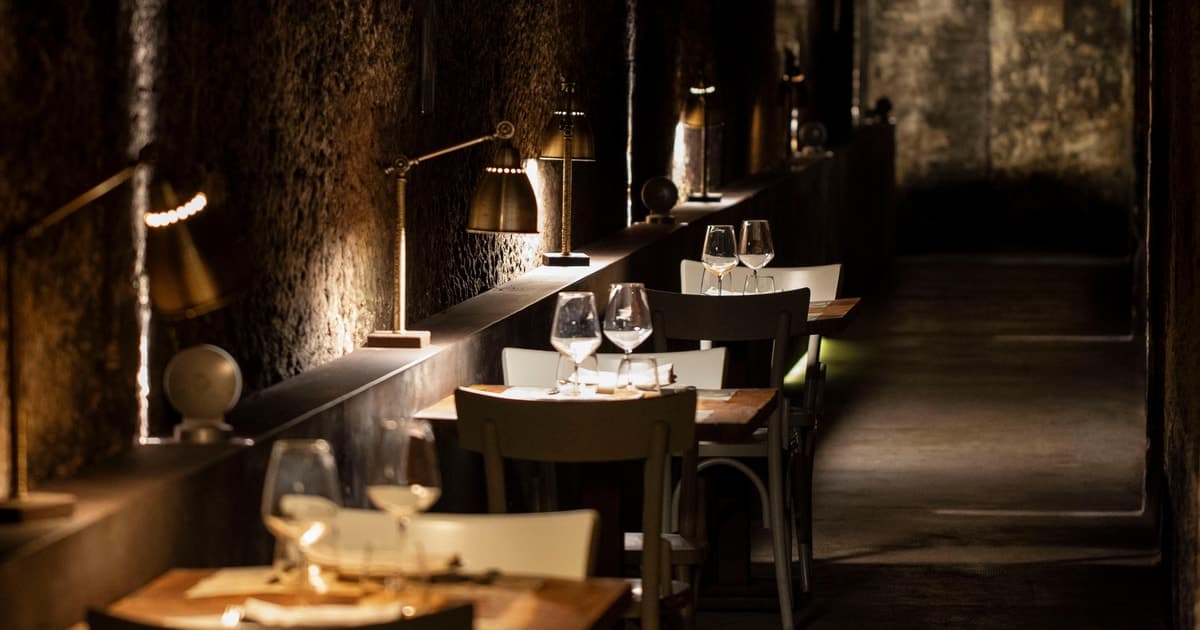 Tour and organic wine tasting at a historic winery in Rome