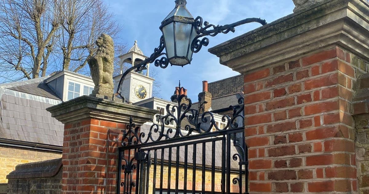 London: Historic Homes of Hampstead Village Walking Tour