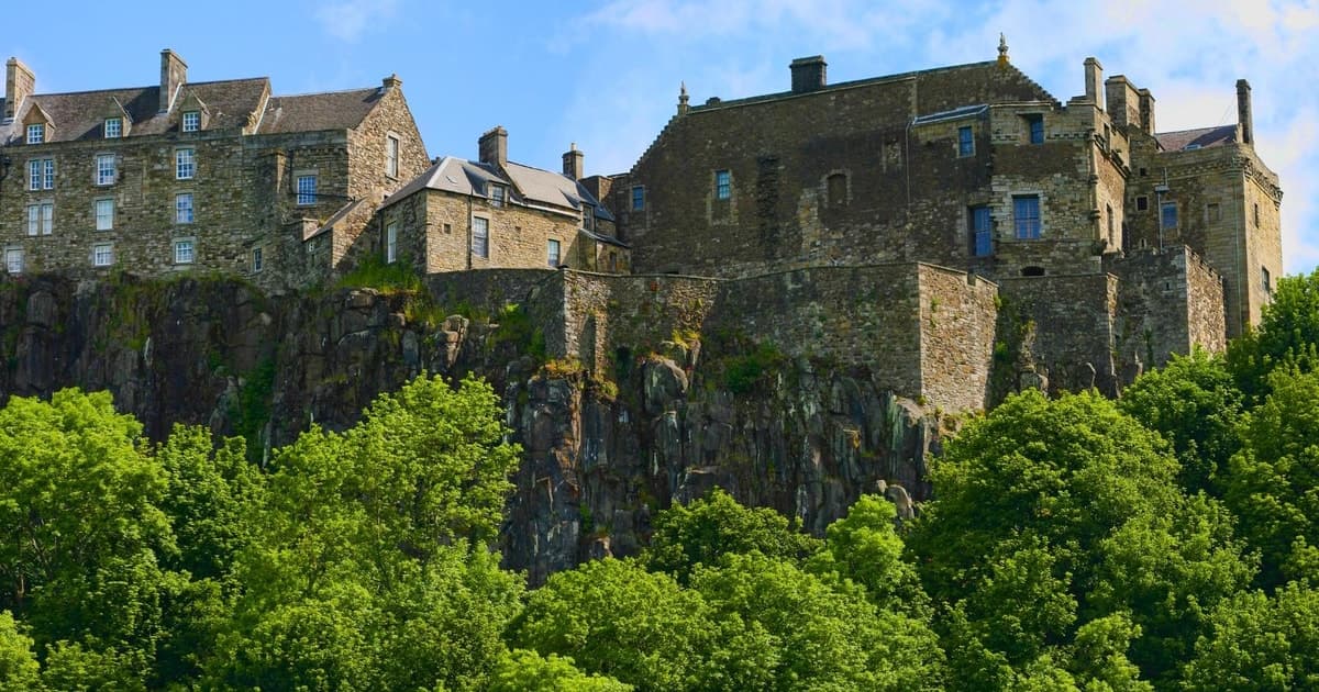 Edinburgh: Stirling Castle, Kelpies, Whisky & Highlands Tour