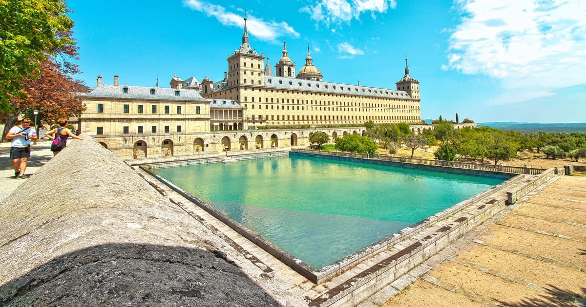 Desde Madrid: Excursión de un día a El Escorial, el Valle y Segovia
