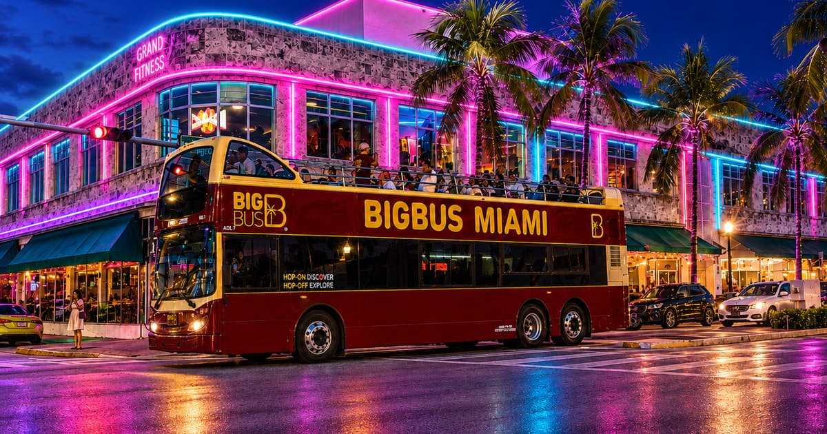 Miami: Sightseeing Night Tour with Open-top Bus & Live Guide