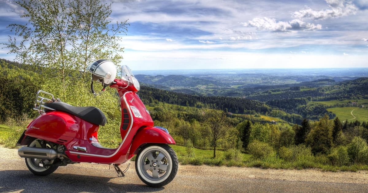 Florence: Vespa Tour of Chianti with Wine Tasting & Lunch