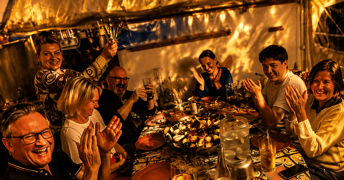 Paella y vino exclusivos en la azotea: cena al atardecer en Palma