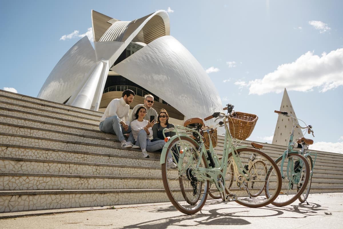 Valencia: audioguía en inglés, español e italiano + bici todo el día