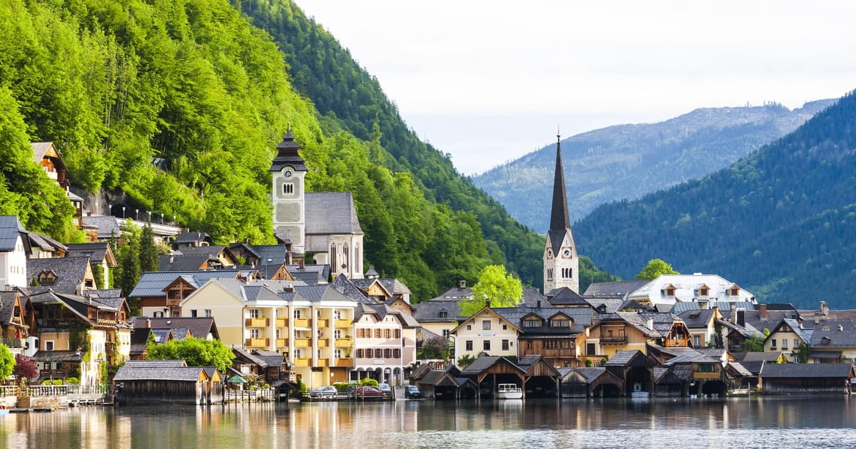 Vienna: Hallstatt and Salzburg Day Tour