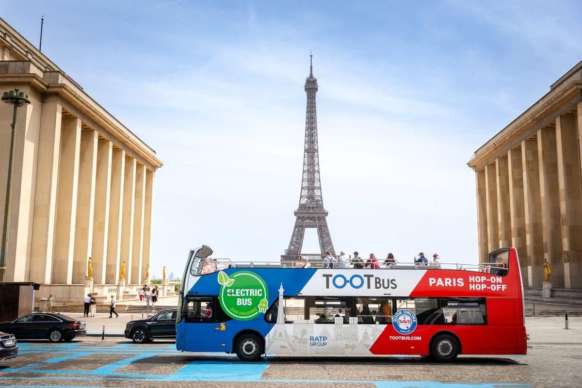 Paris: Discovery Hop-On Hop-Off and Paris by Night Tour