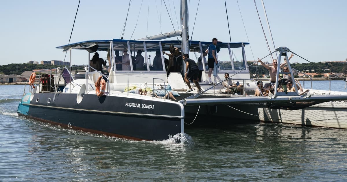 Lisbon Boat Party w/ Open Bar, Music and Swimming Stops