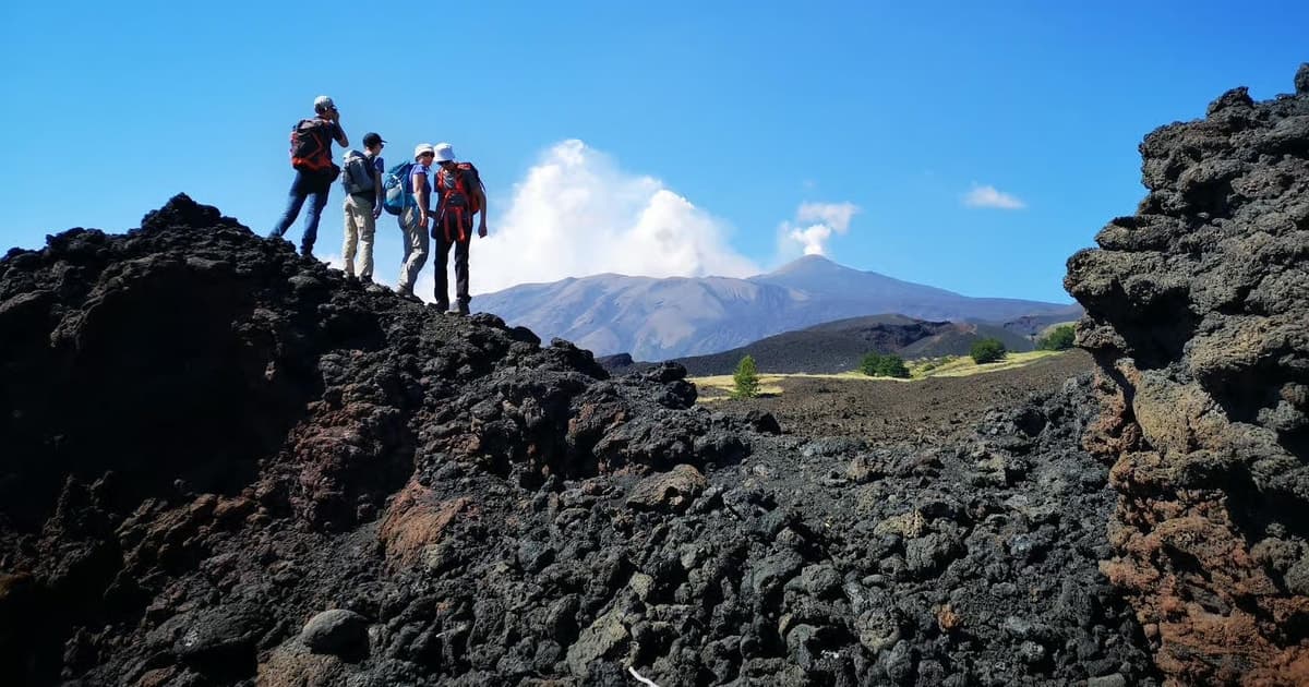 Cara norte del monte Etna: ruta a los cráteres de la erupción de 2002