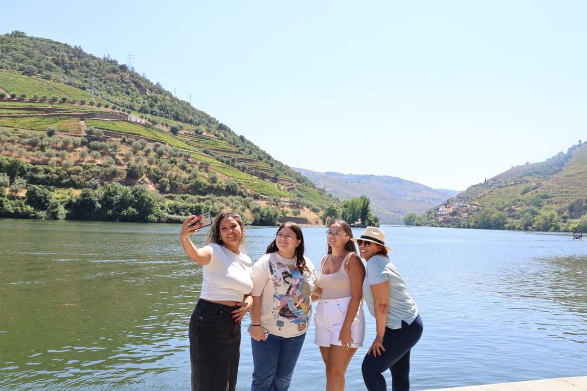 Douro Valley & Amarante: Free of Alcohol Tour with 1h Cruise
