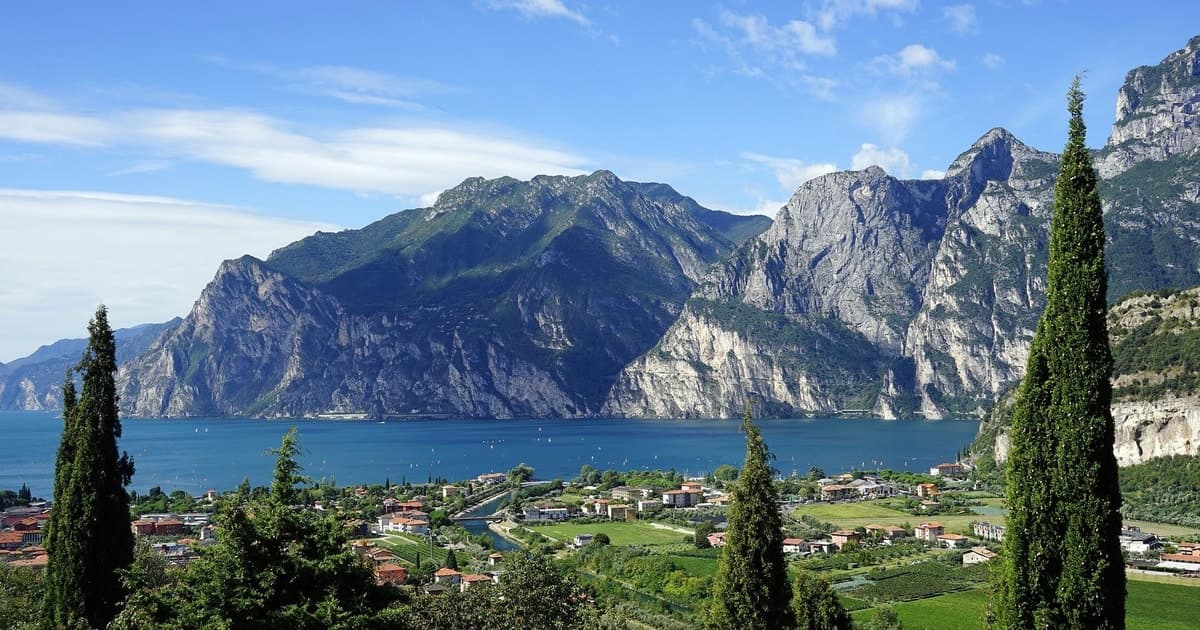 From Milan: Full-Day Discovering Garda Lake - Private tour