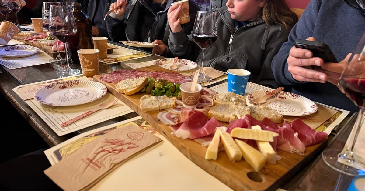 Florence: Ghost & Crimes Walking Tour with Tastings and Wine