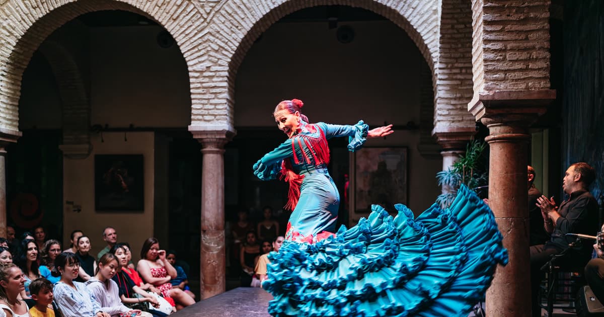 Seville: Puro Flamenco Show with Optional Museum Ticket