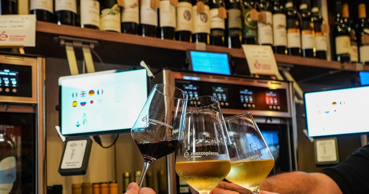 Cata de vino tinto de celebridades en Bottega Botlé en Bolonia