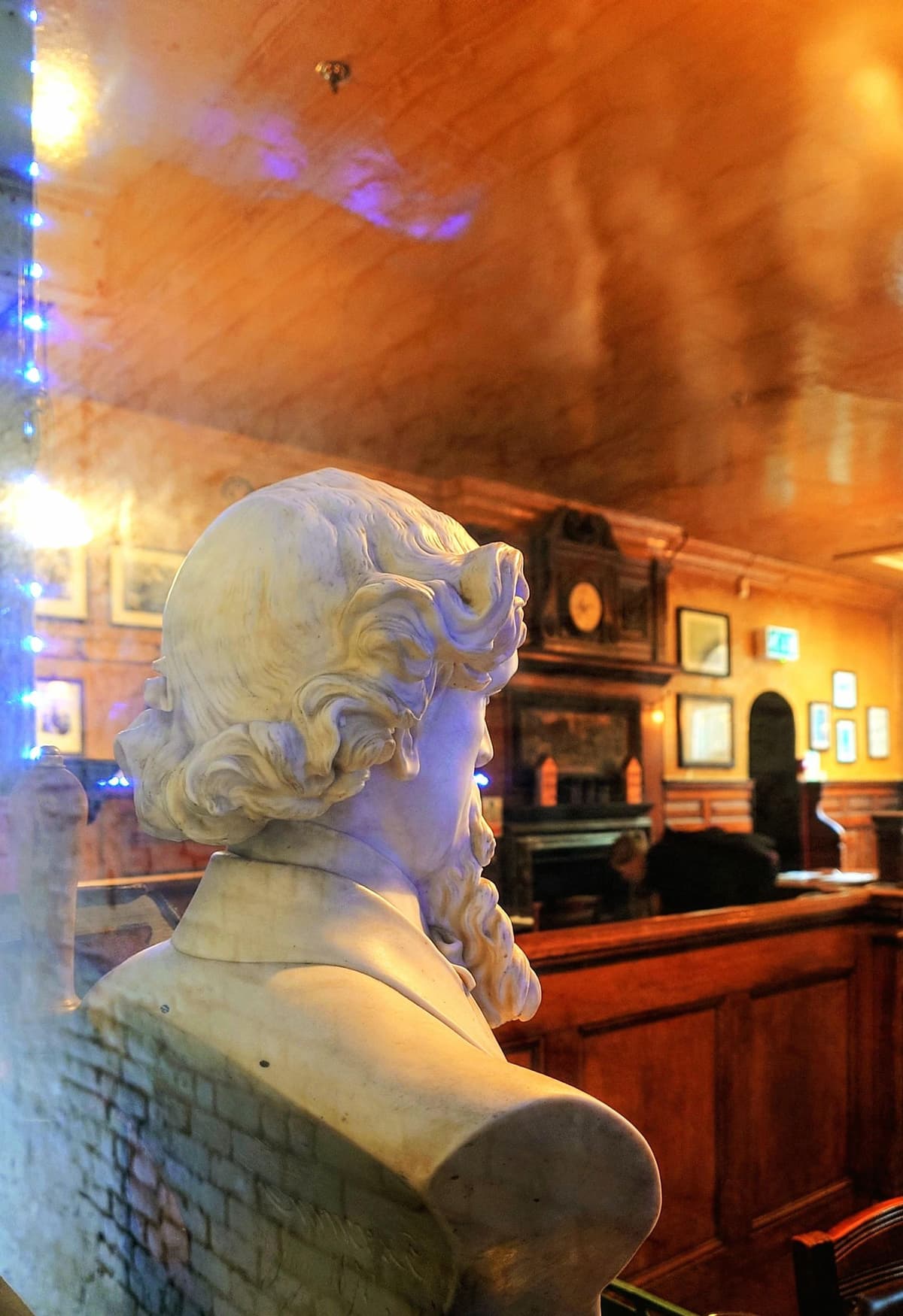 London: Charles Dickens Walking Tour with Guide