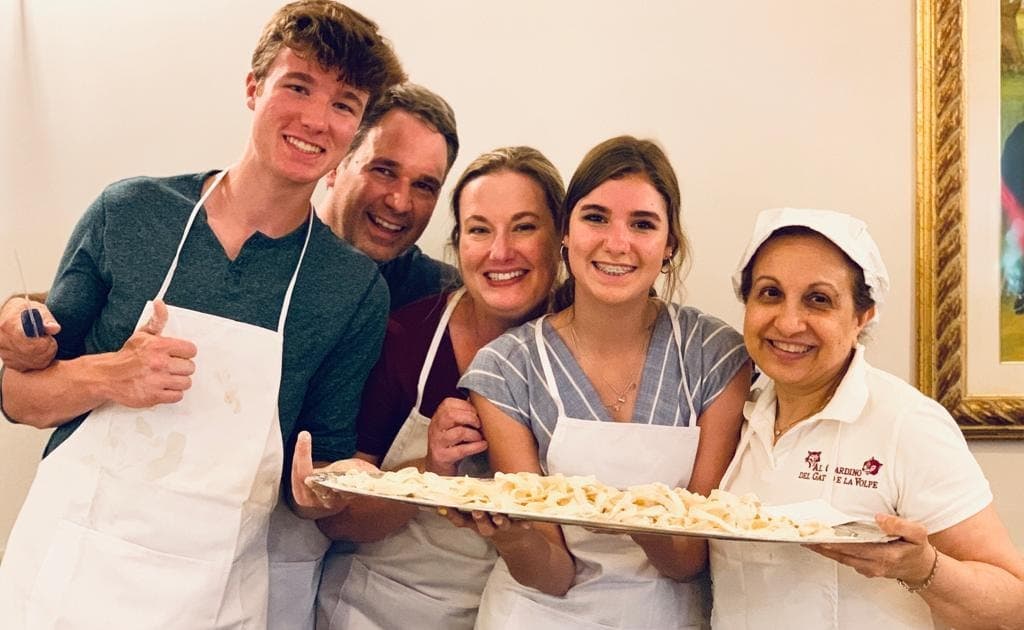Florence: Pasta & Tiramisu Cooking Class with Unlimited Wine