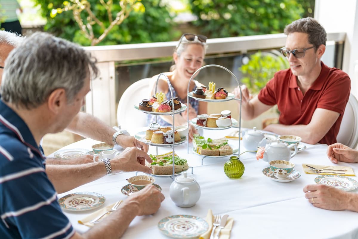 London: Kensington Palace Afternoon Tea & Guided Walk