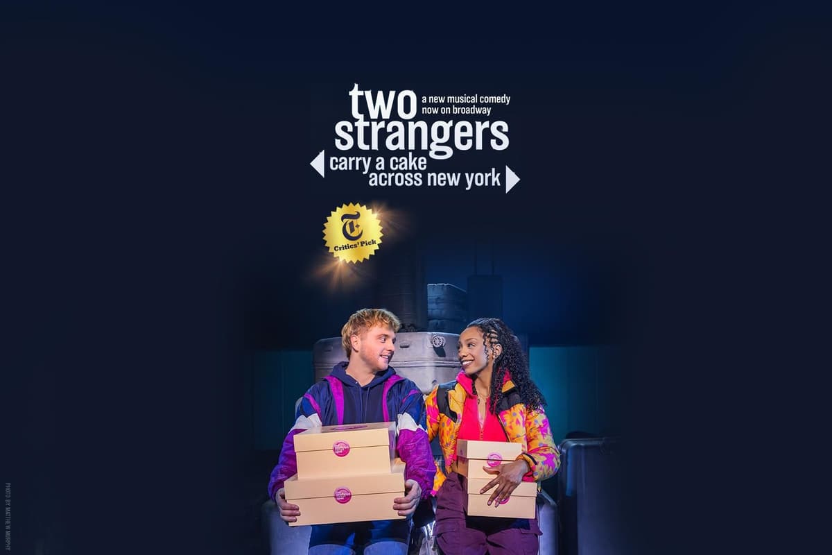 NYC: Two Strangers Carry a Cake Across New York on Broadway