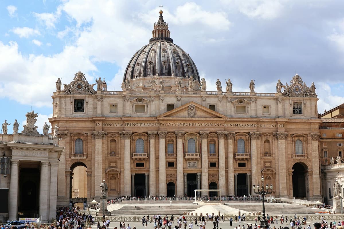 Visita la basílica de San Pedro, las grutas del Vaticano y la tumba de San Pedro