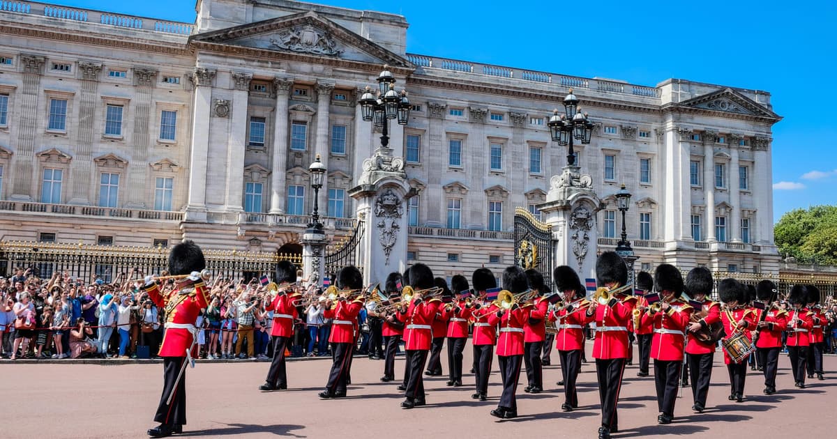 London: Changing of the Guard Guided Walking Tour