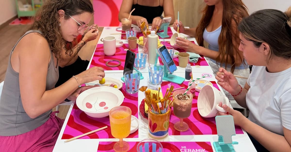 Barcelona: pintura consciente de cerámica con bebida incluida