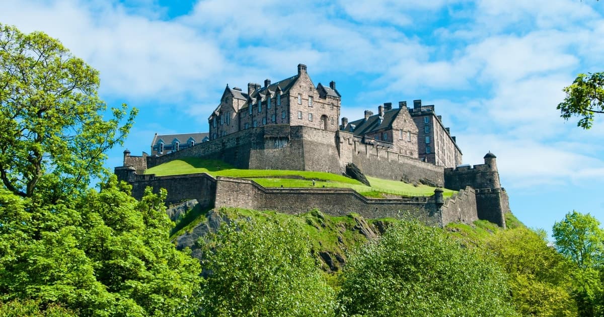 Edinburgh Overnight Trip with Accommodation