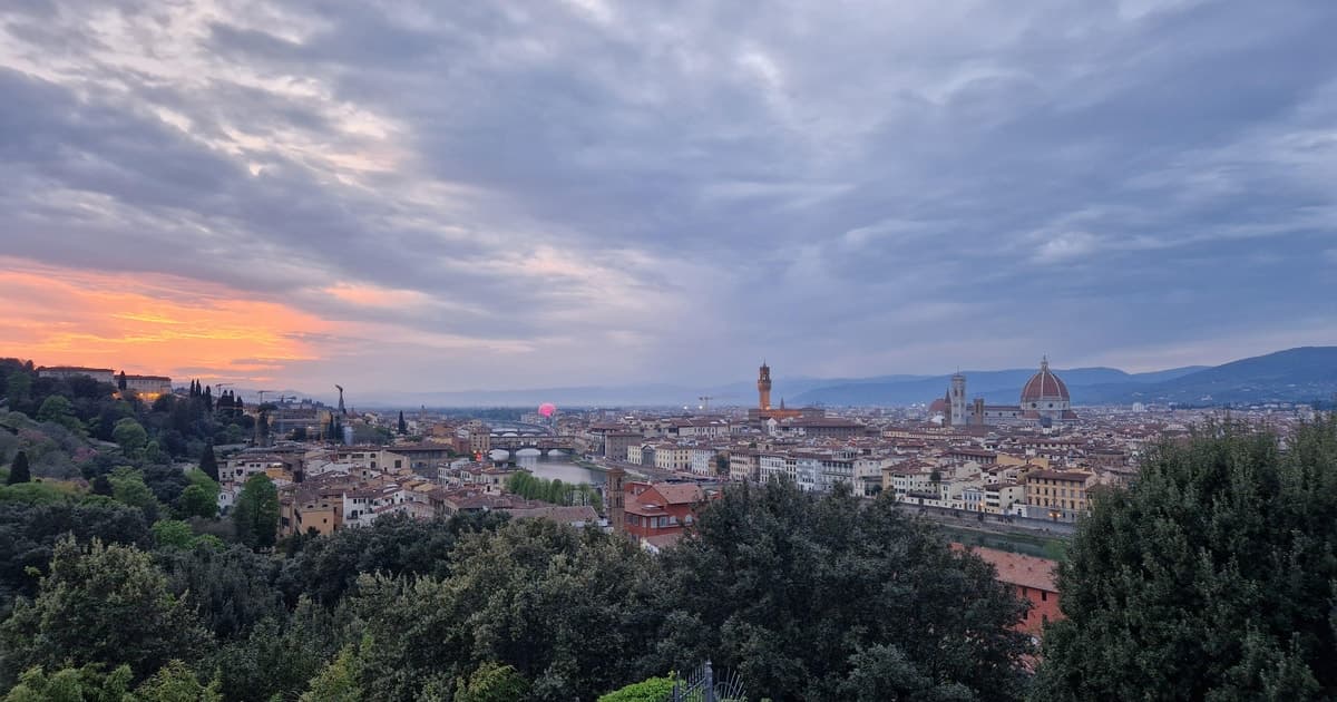 Florence at Golden Hour: Walking Tour & Sunset Experience