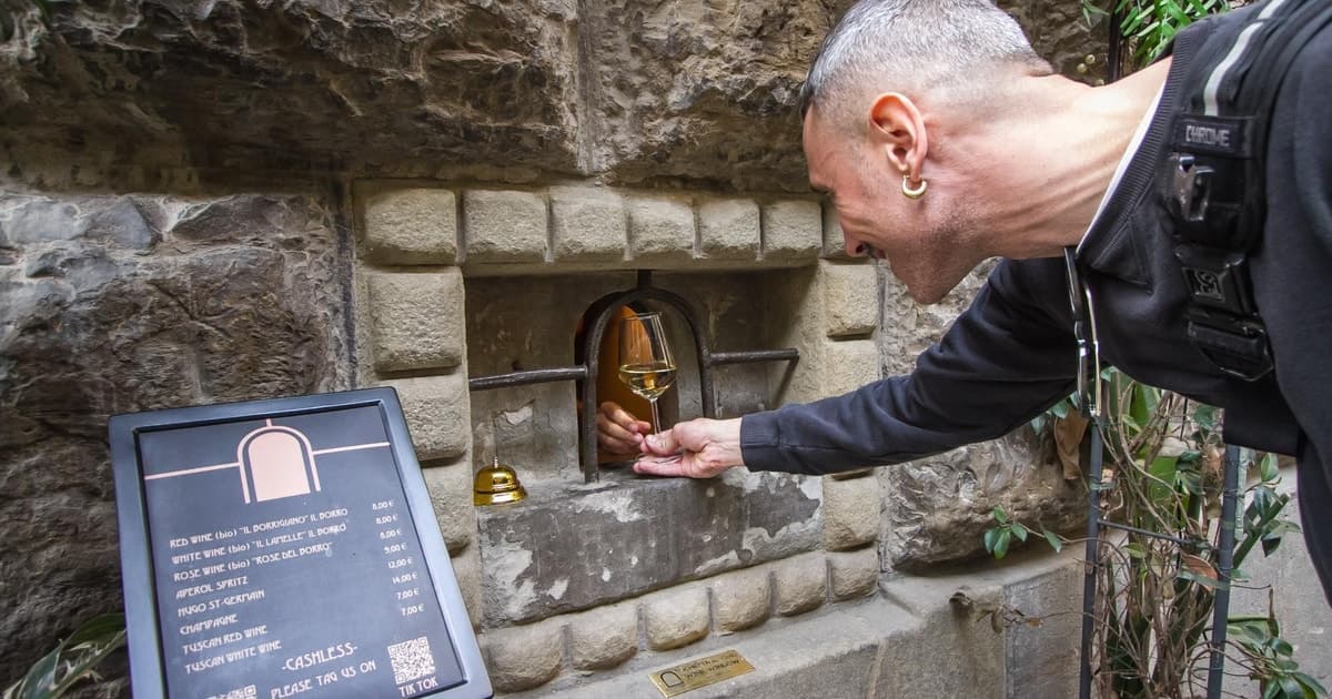 Florence: Wine Windows & Hidden Legends Evening Tour