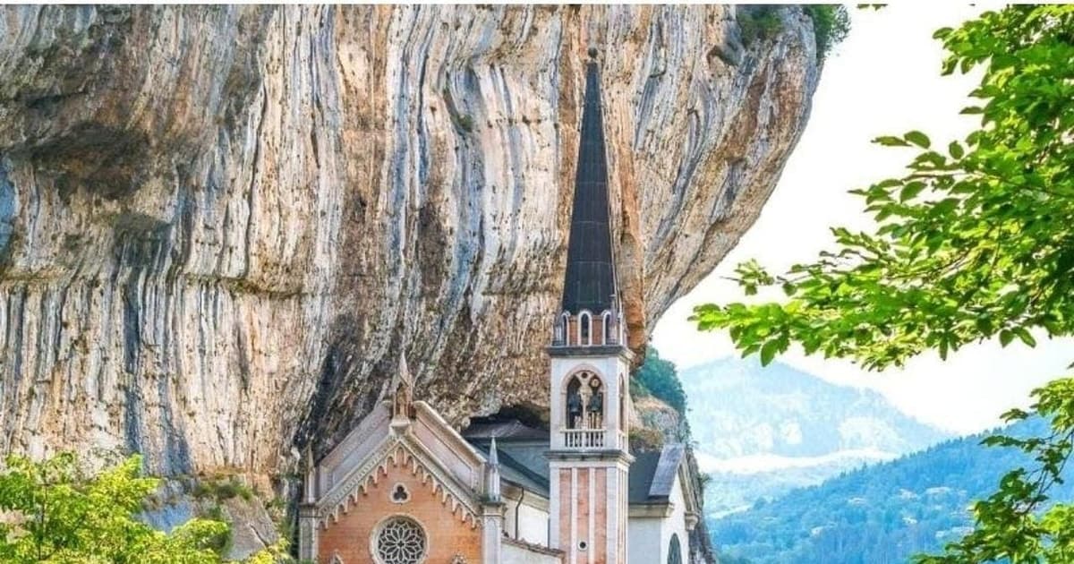 Verona: Madonna della Corona Sanctuary Walking Tour