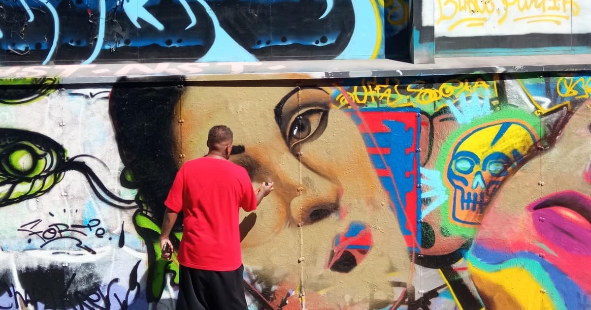 Barcelona: Street Art Tour with MOCO Museum Entry Ticket