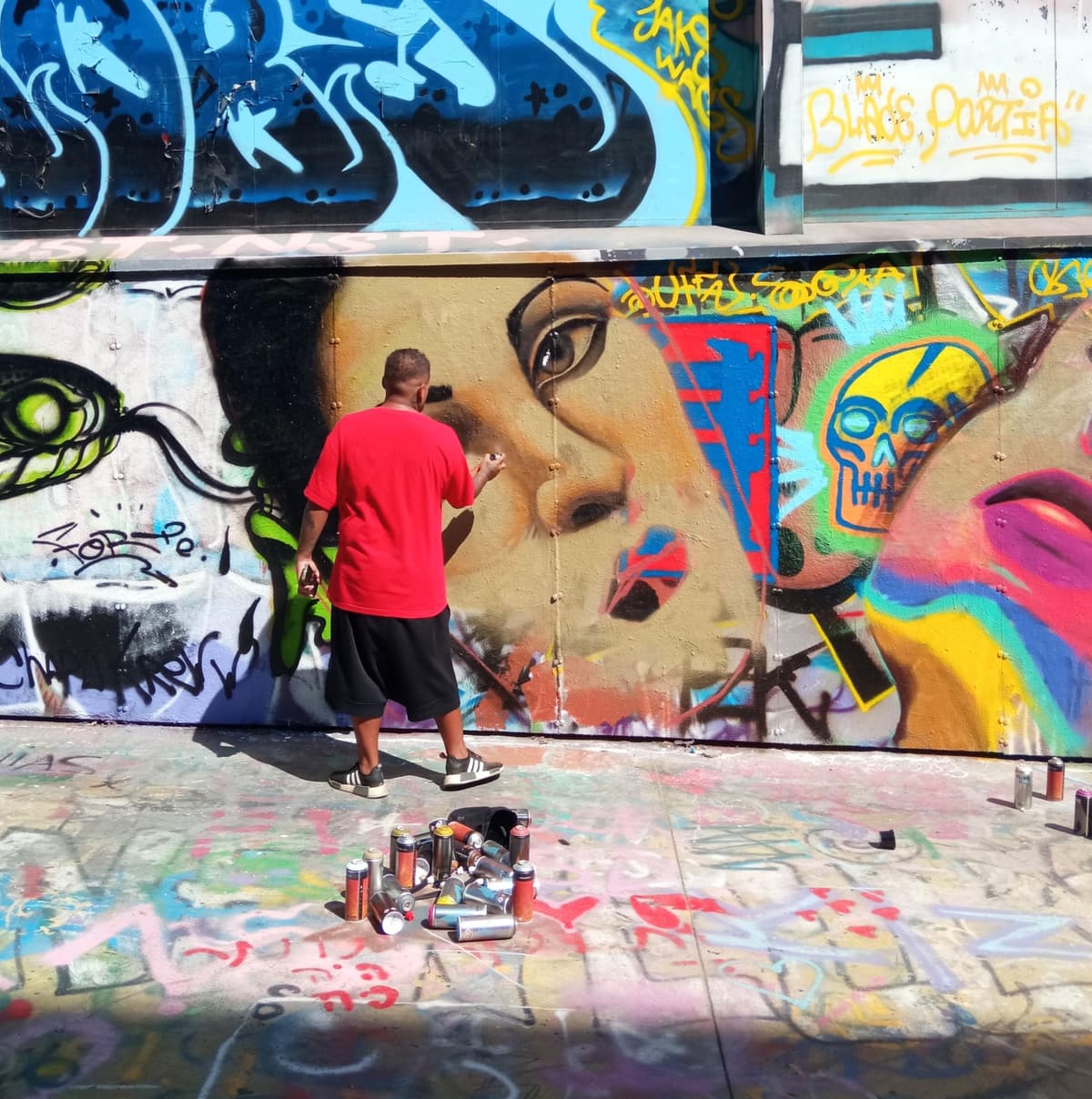 Barcelona: Street Art Tour with MOCO Museum Entry Ticket
