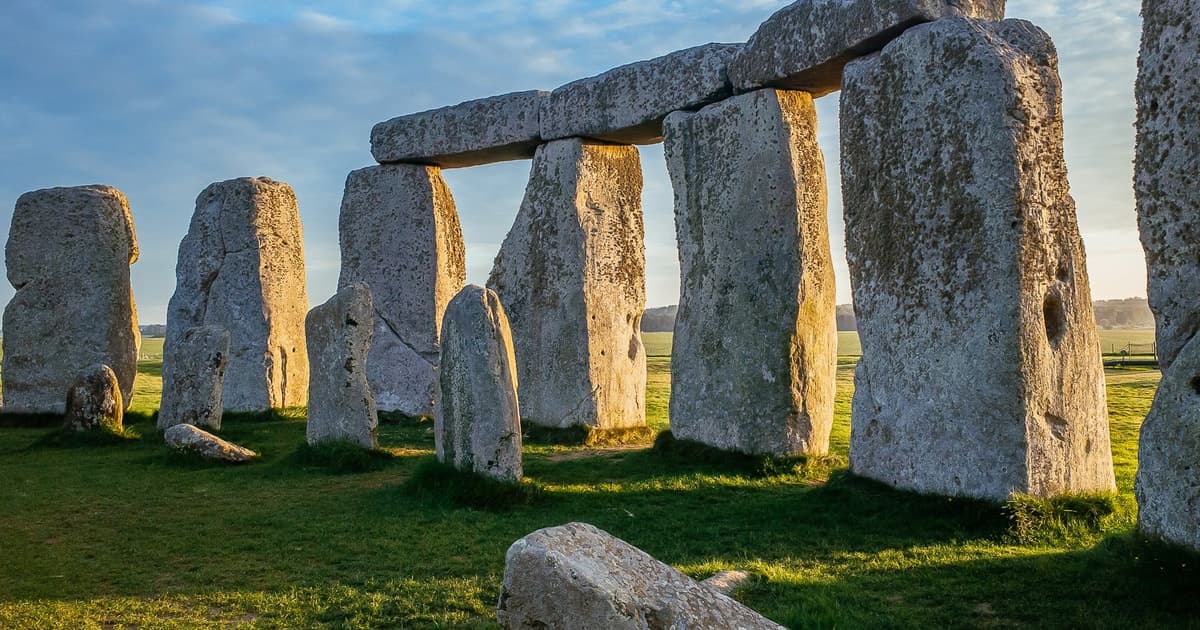 London: Small Group Stonehenge and Bath Tour & Secret Site
