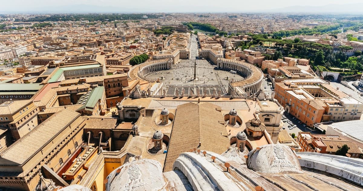 Roma: tour de la Basílica de San Pedro, las tumbas papales y subida a la cúpula