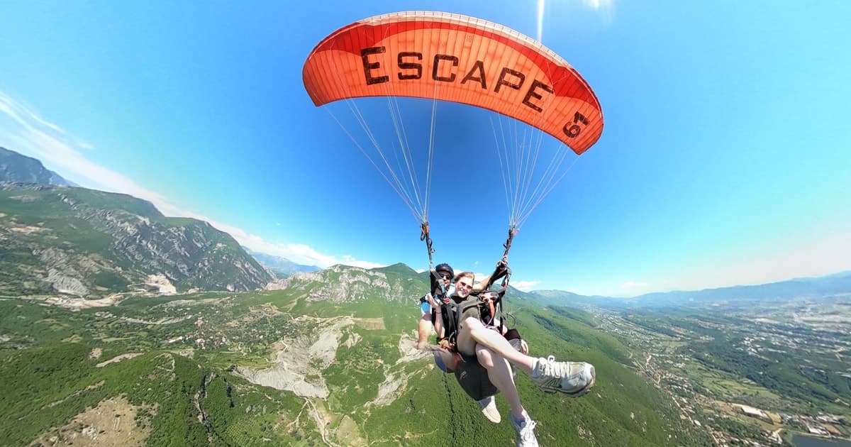 Vuelo tándem en parapente en Tirana - monte Dajti, Albania