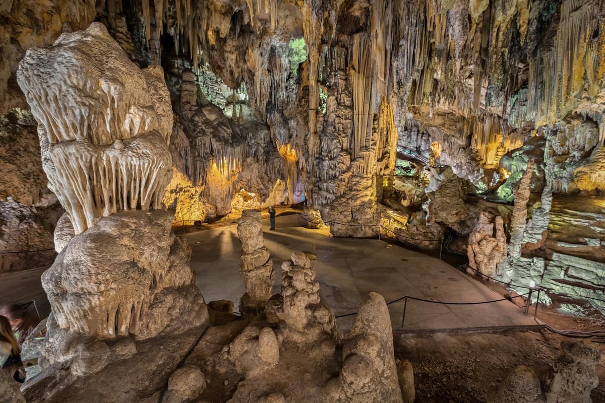 Excursión a las Cuevas de Nerja, Nerja ciudad y Frigiliana