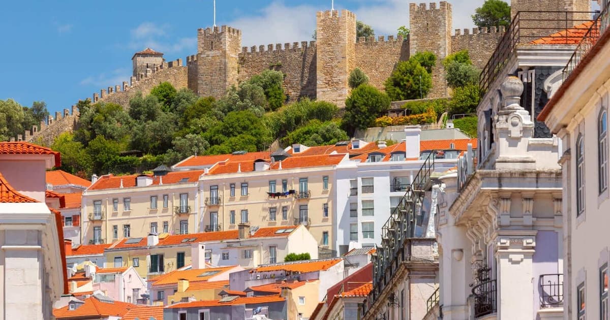Hello Alfama & Bairro Alto: Private 2h Walk with Local Guide