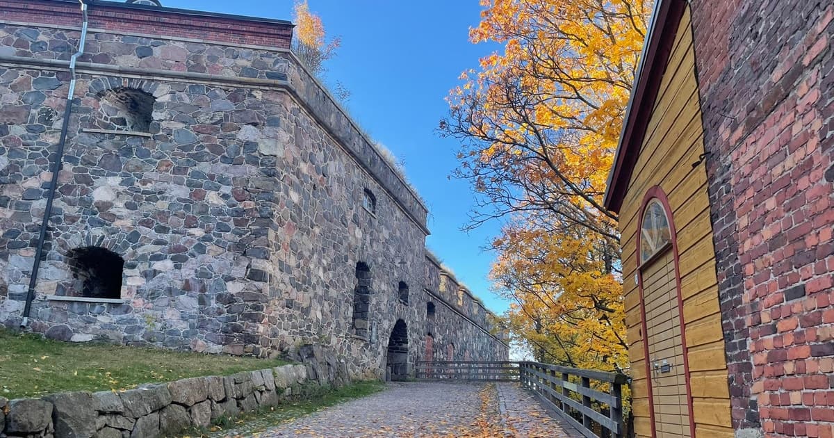 Tour privado por Suomenlinna (UNESCO): fortaleza y paisajes marinos