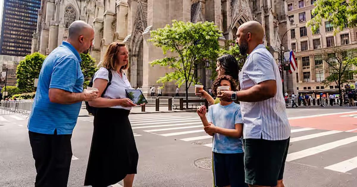 NYC: Iconic Breakfast & Sites Tour