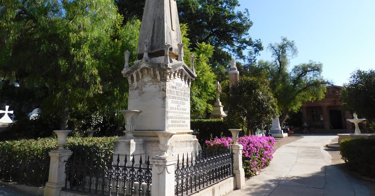 Tour del cementerio inglés