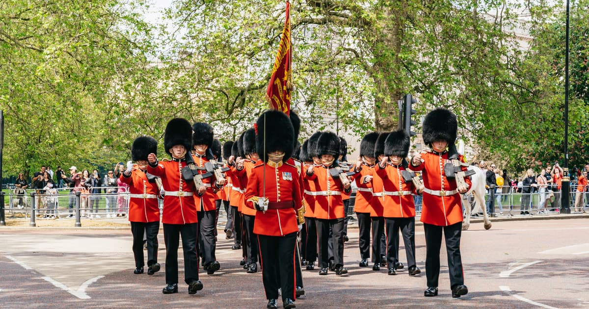 London: Changing of the Guard Tour by Buckingham Palace
