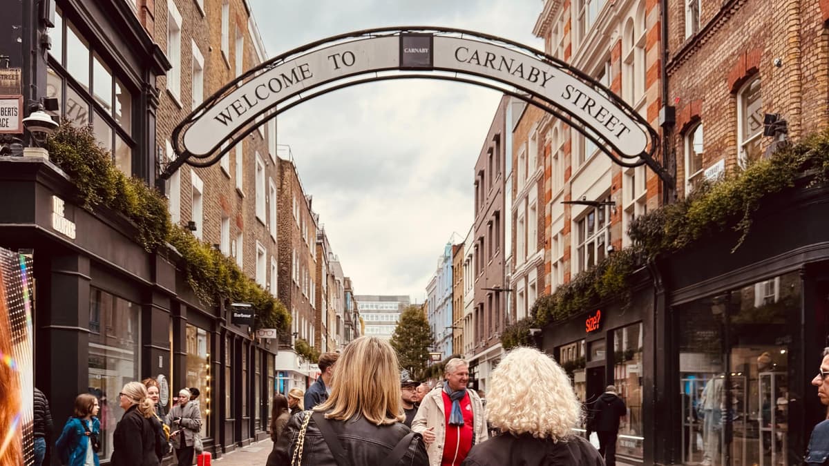 London: The Ultimate Fashion and Music Walking Tour