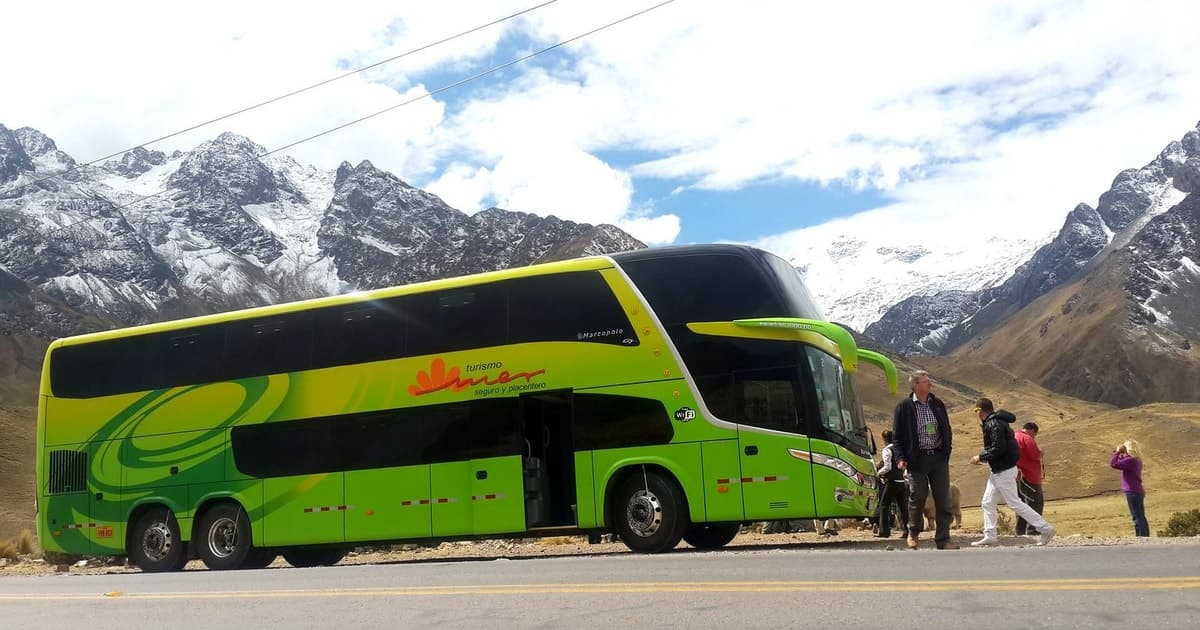 Cusco: Autobús - cama a Puno + Excursión en lancha rápida a Uros y Taquile