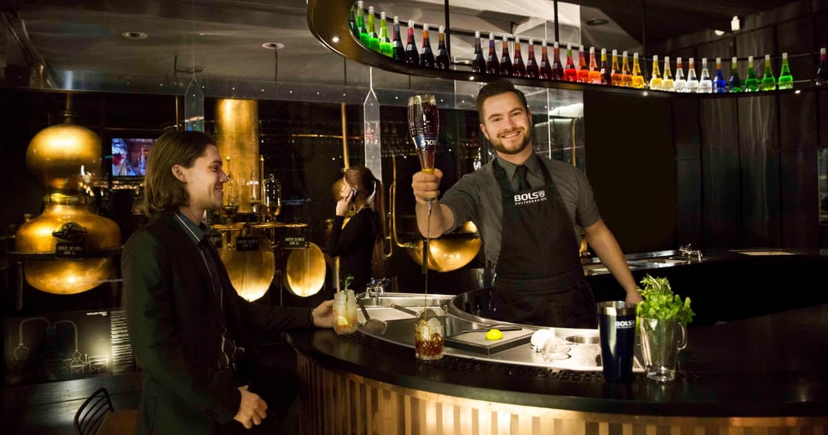 Ámsterdam: paseo por el canal de 75 min y Bols Cocktail Experience