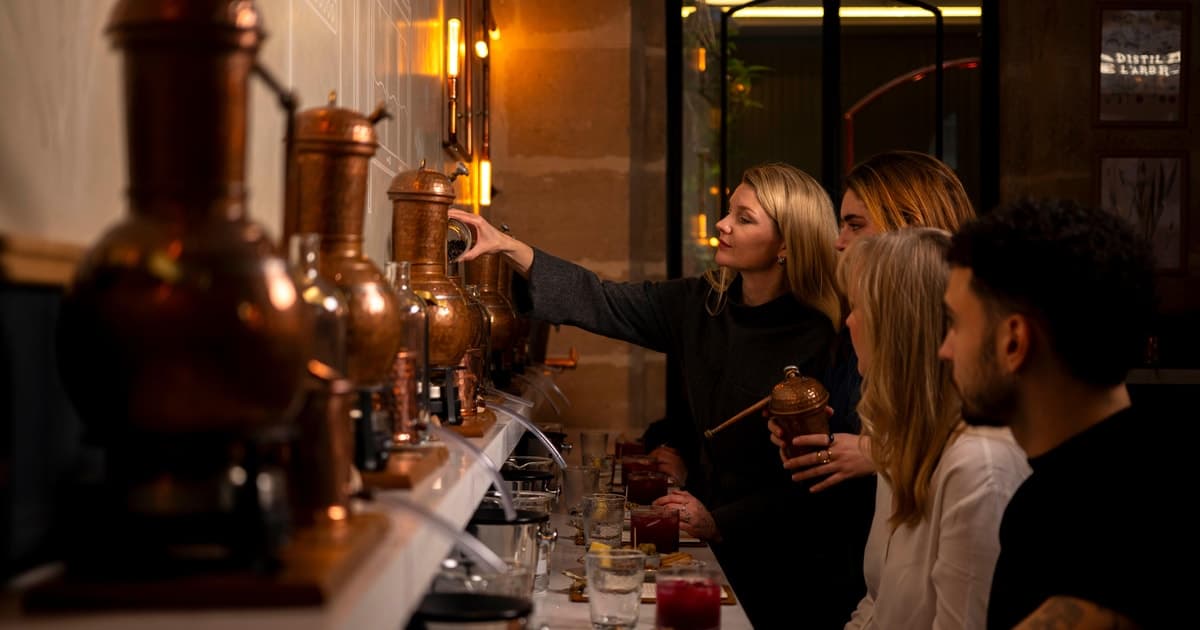 Paris gin making workshop in English