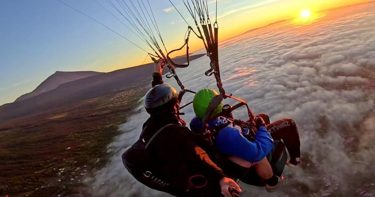 Vuelo en parapente al atardecer desde el Teide hasta Puerto de la Cruz