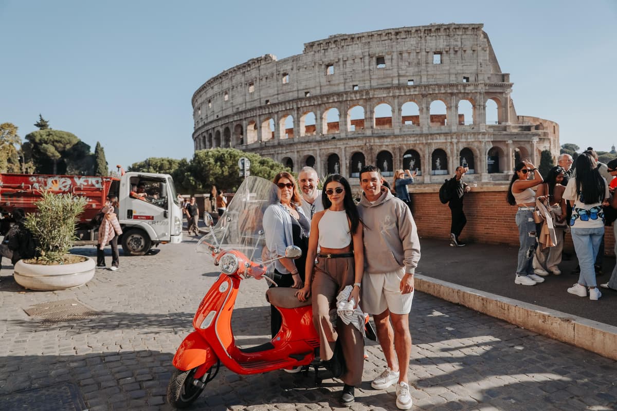 Rome: Guided Vespa Tour with Pro Photography