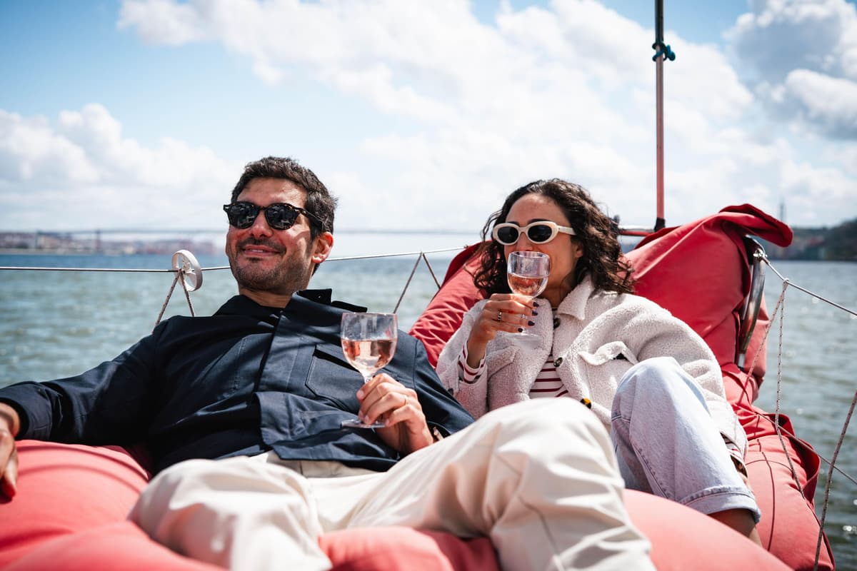 Lisbon: Sightseeng & Sunset Sailing Boat with a Local Guide