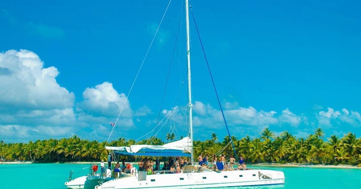 Desde Santo Domingo: tour en catamarán y lancha motora a Isla Saona
