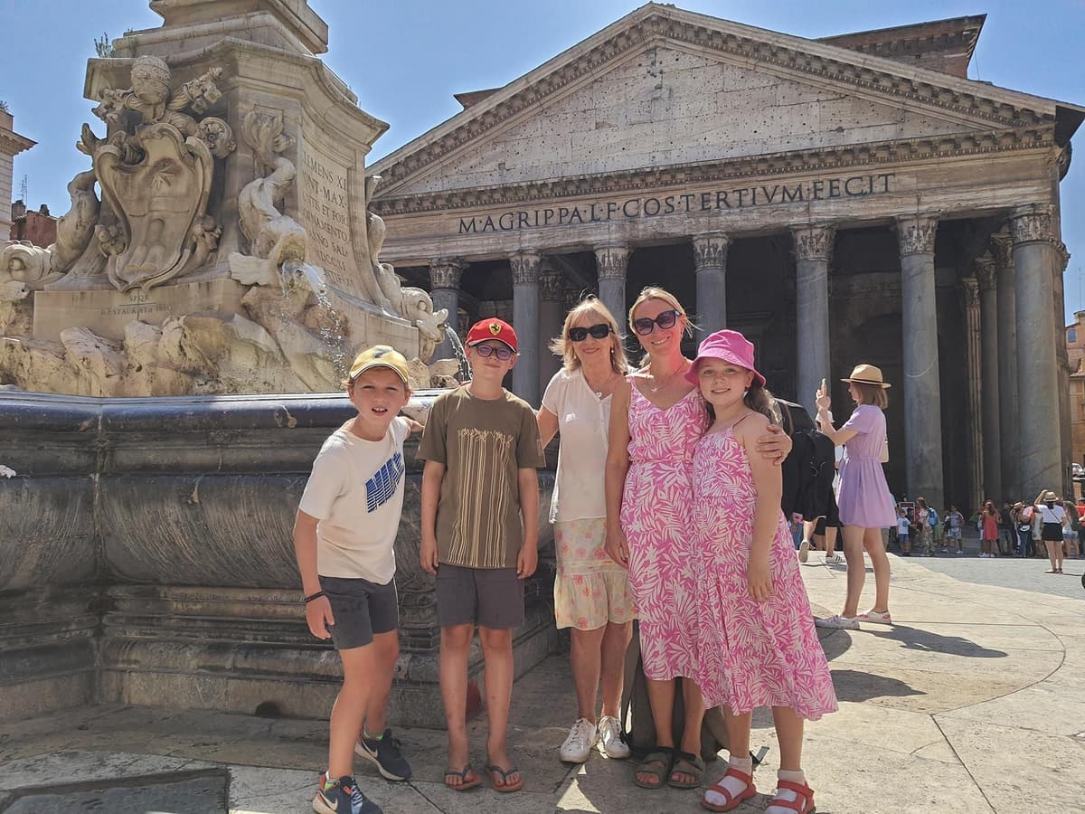 Rome: Trevi Fountain Pantheon & Piazza Navona Tour for Kids