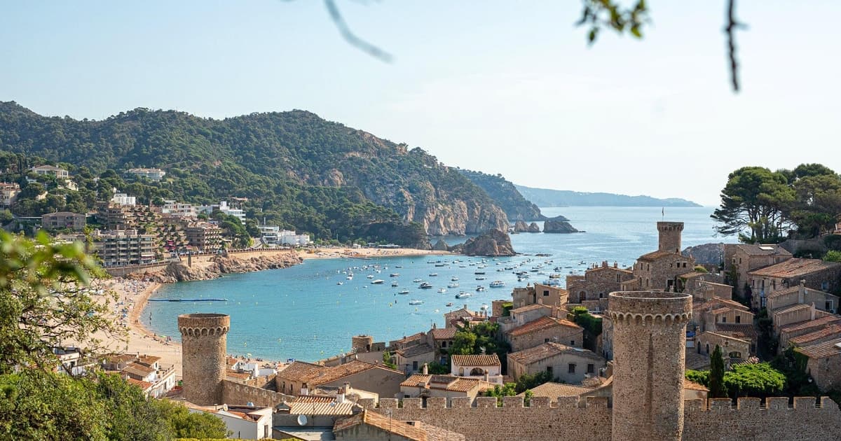 From Barcelona: Tossa de Mar Day Trip with Small Group