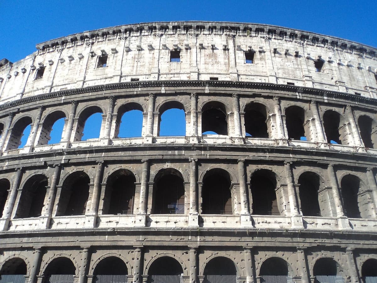 Rome: Colosseum, Roman Forum, and Palatine Hill Guided Tour